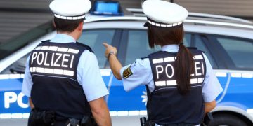 2449916_1_articledetail_Symbolfotos_Polizei_Blaulicht_Kriminalitaet_Gewalt_07