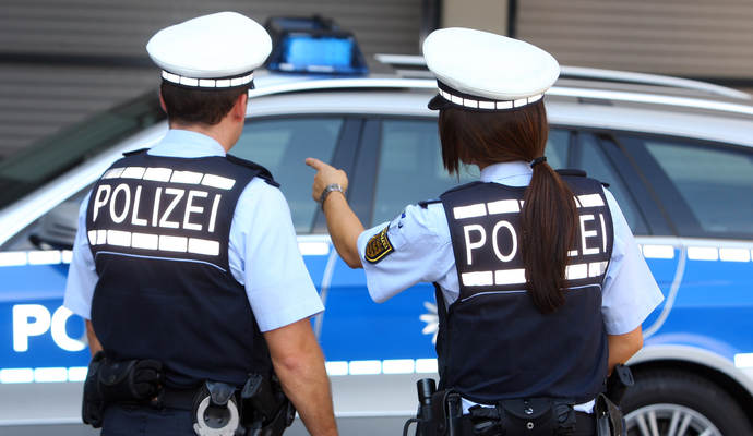 2449916_1_articledetail_Symbolfotos_Polizei_Blaulicht_Kriminalitaet_Gewalt_07