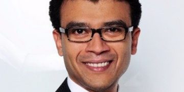 مصري عميد كلية الإعلام